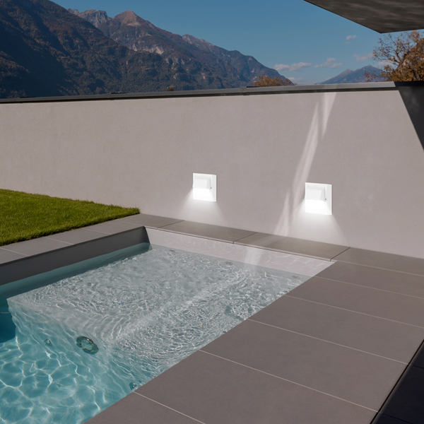 APLIQUE DE PARED LED 6W 135x135x55 3CCT IP65 BLANCO "SENARIO"