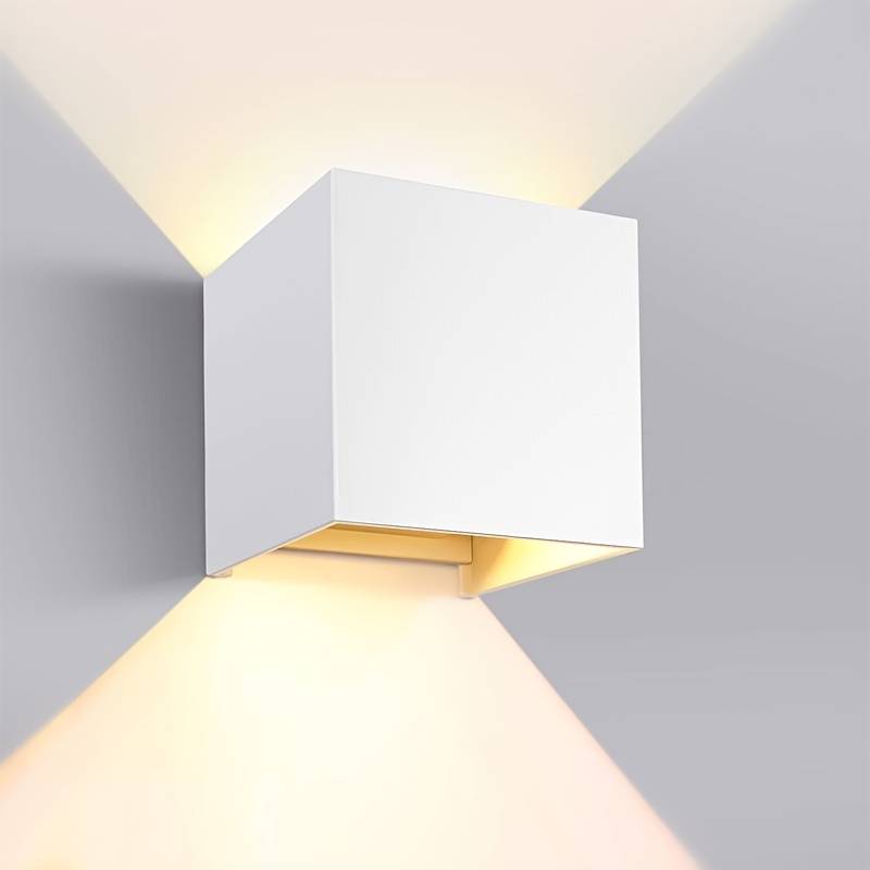 APLIQUE ALUMINIO CUBO NEGRO 10W 3CCT 100x100x100mm CON DIFUSOR DE CRISTAL