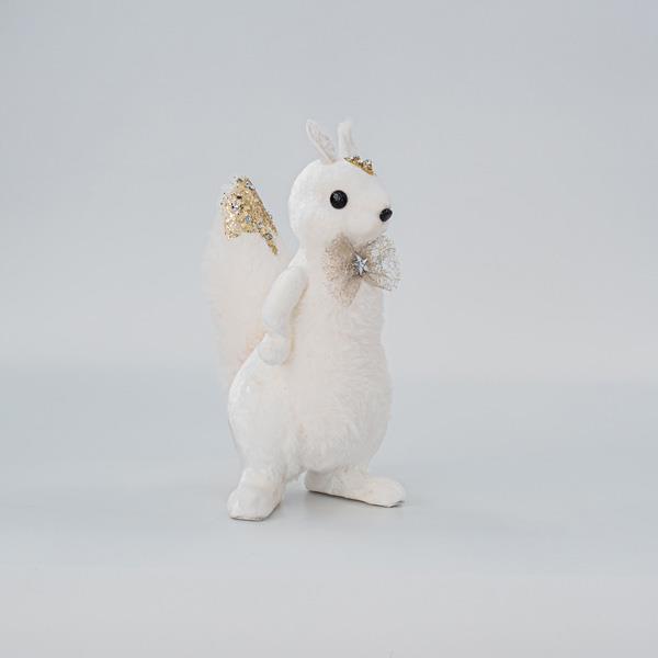 ARDILLA DE TERCIOPELO, CON LAZO, 15x14x27cm