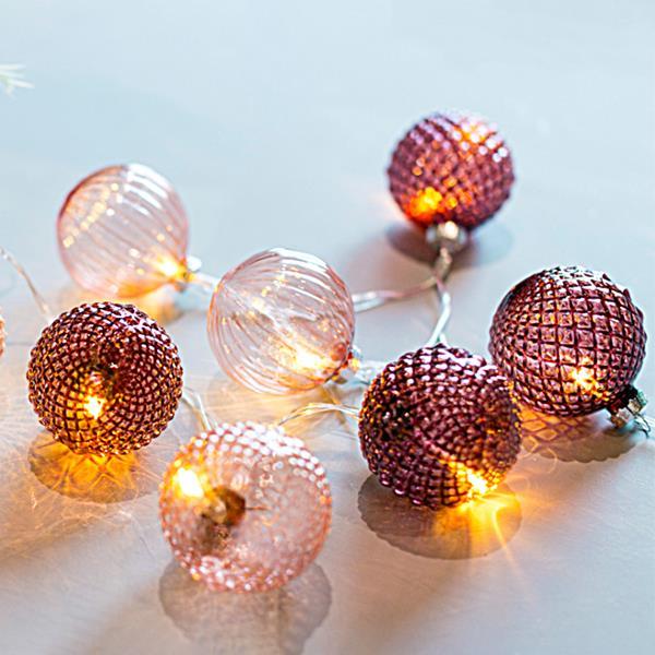 LINEA, 10 LED 5mm CON BOLAS DE CRISTAL ROSA 6cm PILAS 3xAA, CABLE TRANSP, LED BLANCO CÁLIDO 15cm, CABLE DE PLOMO 50cm, IP20