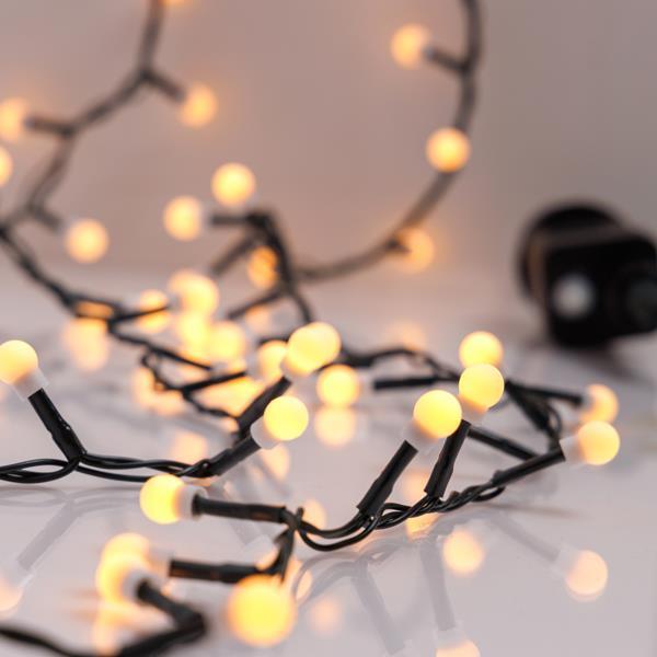 LÍNEA, 300 LED 3 mm, BOLAS BLANCAS 0,9 cm, ADAPTADOR 31 V, 8 M/F Y MEMORIA, CABLE PVC VERDE, LED BLANCO CÁLIDO, POR 3 cm, CABLE CONDUCTOR 3 m, IP44
