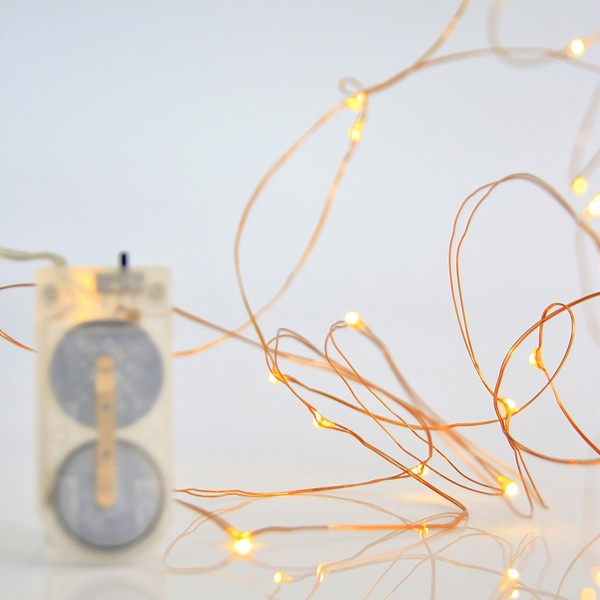 LÍNEA, 12 MINI LED, CAJA DE PILAS 2xCR2032, CABLE DE COBRE BRONCE, BLANCO CÁLIDO, POR 10 cm, CABLE DE CONDUCCIÓN 10 cm, IP20
