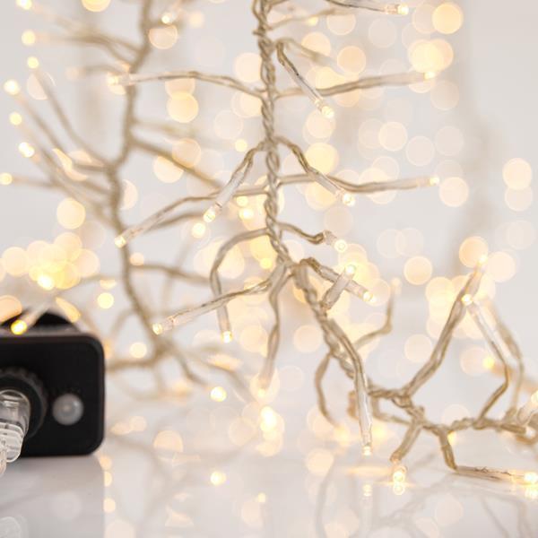 GRUPO DE 5,5 m, 588 LED DE 3 mm, ADAPTADOR DE 31 V, 8 M/F Y MEMORIA, CABLE DE PVC TRANSPARENTE, LED BLANCO CÁLIDO, CABLE DE 3 m, IP44