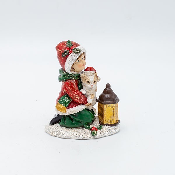 FIGURA DECORATIVA DE POLIRRESINA, NIÑA CON GATITO, COLOR ROJO, 7,5 X 9 CM.