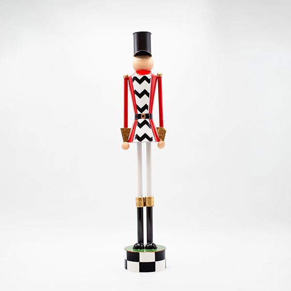 CASCANUECES METÁLICO, CUADROS NEGROS CON ROJO, 90 CM