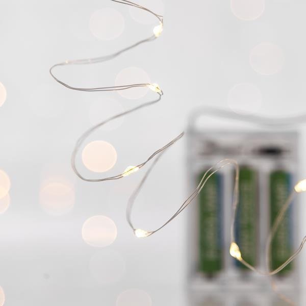 GUIRNALDA LINEAL, 20 MINI LED, CAJA DE PILAS 3XAA, HILO DE COBRE PLATEADO, LED BLANCO CÁLIDO CADA 10CM, CABLE DE ALIMENTACIÓN 30CM, IP20