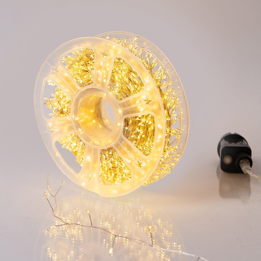 RACIMO 40M, 800 MINI LED, ADAPTADOR, 8 M/H Y MEMORIA, HILO DE COBRE PLATEADO, LED BLANCO CÁLIDO, CABLE DE ALIMENTACIÓN 3M, IP44 (ROLLO PAQUETE)