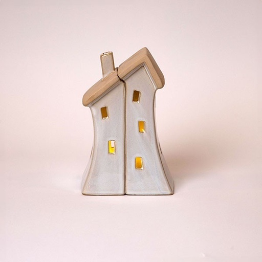 [600-48109] CASA DE CERÁMICA CON VENTANA DE CORAZON, ILUMINADA, BLANCO,11x7x16,7cm