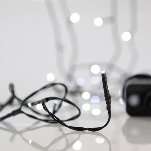 [600-13100] LÍNEA, 50 LED 3 mm, ADAPTADOR 4,5 V, 8 M/H Y MEMORIA, CABLE PVC VERDE, LED BLANCO, POR 5 cm, CABLE CONDUCTOR 3 m, IP44