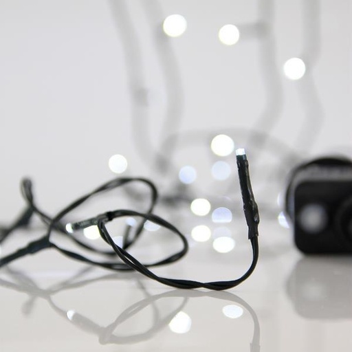[600-13160] LÍNEA, 100 LED 3 mm, ADAPTADOR 31 V, 8 M/F Y MEMORIA, CABLE PVC VERDE, LED BLANCO, POR 5 cm, CABLE CONDUCTOR 3 m, IP44