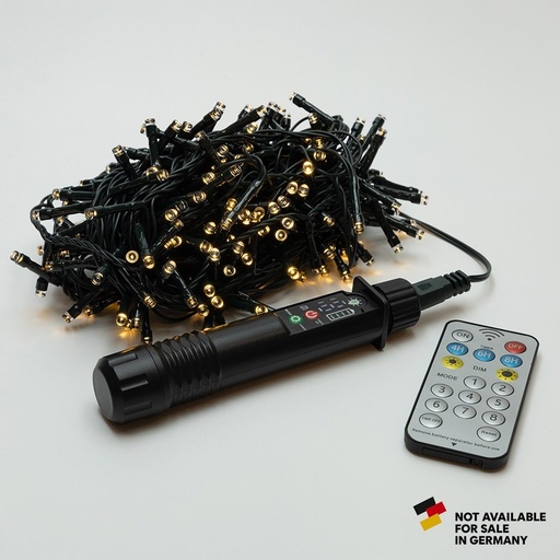 [600-19180] GUIRNALDA LINEAL, 400 LED 3MM CON ALIMENTACIÓN HUCHA CARGADOR, 24V-31V, PILA 1800 MAH, 8 M/H, MANDO A DISTANCIA (TEMPORIZADOR & REGULADOR), CABLE PVC VERDE, LED BLANCO CÁLIDO CADA 10CM, CABLE DE ALIMENTACIÓN 3M, IP44